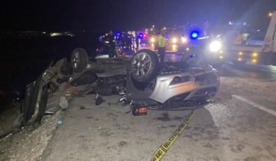 Ankara’da iki otomobil kafa kafaya çarpıştı: 3 ölü, 2 yaralı
