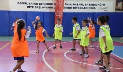Antalya’da Çocuklara Hentbol Eğitimi: ‘Üç Adımda Zirveye’ Projesi Başladı