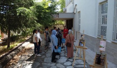 Antalya’da ‘Kitap Kafası’ Sergisi Açıldı