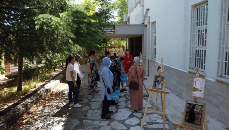 Antalya’da ‘Kitap Kafası’ Sergisi Açıldı