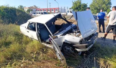 Antalya’da Tur Midibüsü ile Otomobil Çarpıştı: Sürücü Yaralı