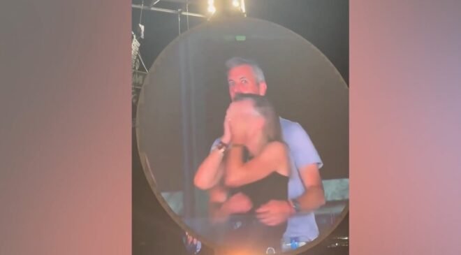 Astronomer CEO’su Andy Byron Coldplay konserinde iş arkadaşıyla kameralara yakalandı!