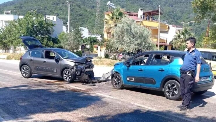 Balıkesir’de İki Otomobil Kafa Kafaya Çarpıştı: 5 Yaralı
