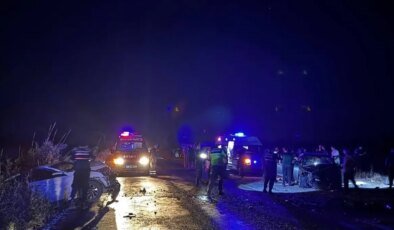 Balıkesir’de zincirleme trafik kazası: 3 ölü, 6 yaralı