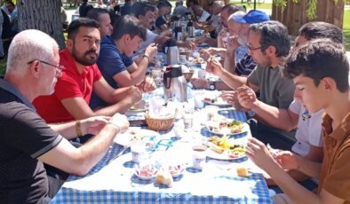 Belediye Başkanı Güngör, Çayırhan Esnafıyla Kahvaltıda Buluştu