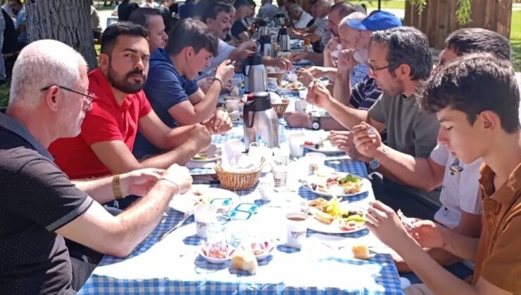 Belediye Başkanı Güngör, Çayırhan Esnafıyla Kahvaltıda Buluştu