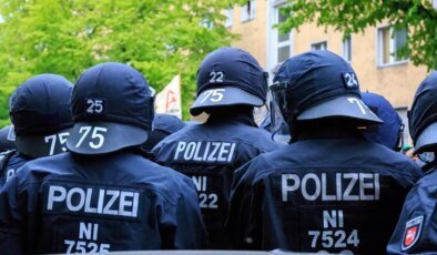Berlin’de Filistin’e destek gösterisi! İsrail yanlısı grup provoke etti, polis gözaltına aldı