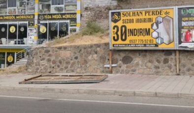 Bingöl’de üzerine reklam panosu düşen kişi yaralandı