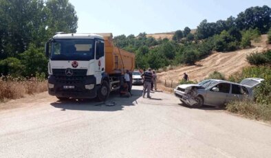 Bursa İnegöl’de Hafriyat Kamyonu ile Otomobil Çarpıştı: 2 Yaralı