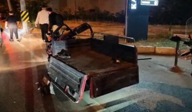Bursa’da Otomobil Elektrikli Motosiklete Çarptı: 3 Yaralı