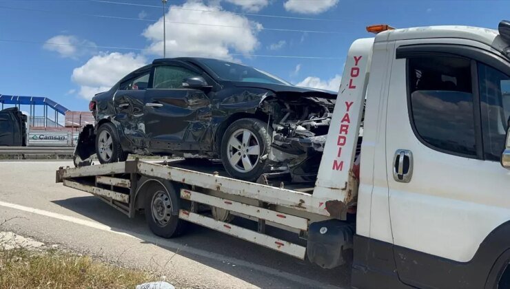 Çerkeş’te Tırın Çarptığı Otomobilin Sürücüsü Yaralanmadan Kurtuldu