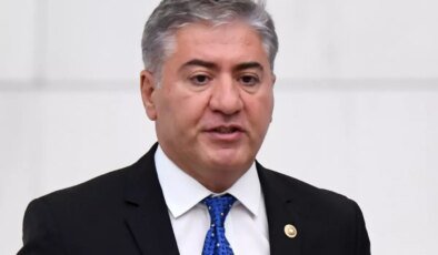 CHP Grup Başkanvekili Murat Emir, miting kürsüsünden düştü! Vücudunda kırıklar oluştu