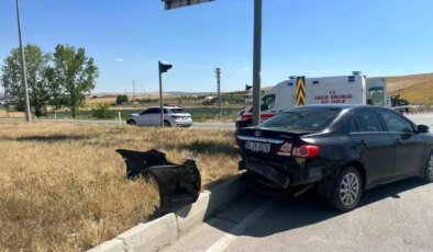 Çorum’da İki Otomobil Çarpıştı: 4 Yaralı