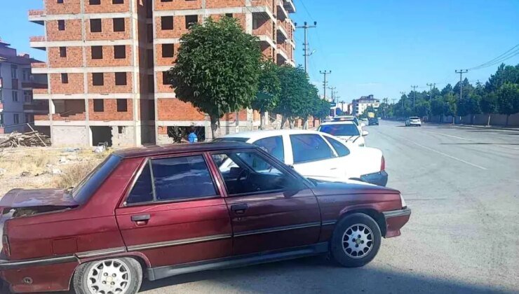 Çorum’da Üç Araçla Meydana Gelen Kazada 3 Yaralı