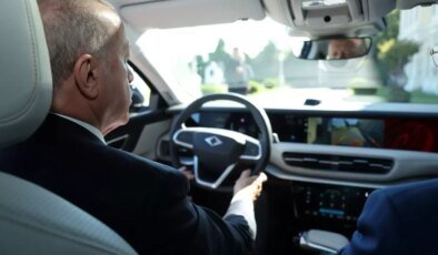 Cumhurbaşkanı Erdoğan, Togg’un yeni modeli T10F’yi test etti