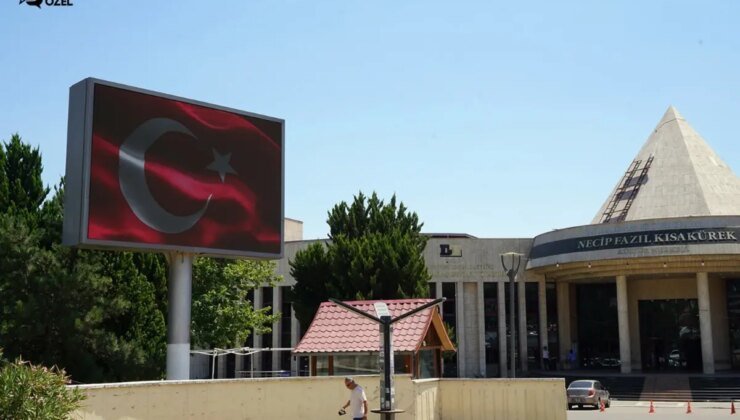 Cumhurbaşkanı Erdoğan’ın bayrak çağrısına Kahramanmaraş Büyükşehir Belediyesi’nden anlamlı yanıt