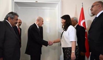 Devlet Bahçeli, DEM heyetini kapıda karşıladı