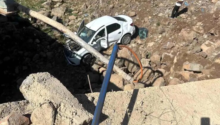 Diyarbakır’da Otomobil Köprüden Düştü: Sürücü Yaralı