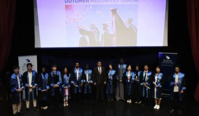 Düzce Üniversitesi’nde 63 Öğrencinin Türkçe Mezuniyet Töreni