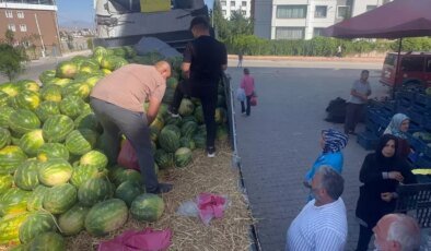 Elazığ’da 30 ton karpuz, vatandaşa ücretsiz dağıtıldı