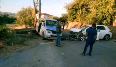 Elazığ’da Hafif Ticari Araç ile Otomobil Çarpıştı: 1 Yaralı