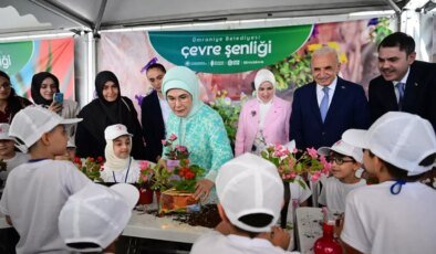 Emine Erdoğan Çevre Şenliği’ne katıldı, çocuklarla teraryum yaptı