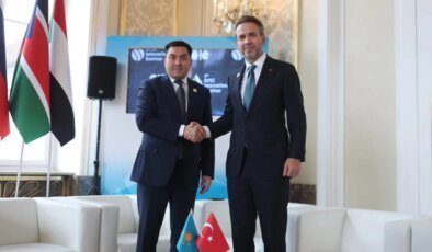 Enerji Bakanı Bayraktar, Kazakistanlı Mevkidaşı ile Görüştü