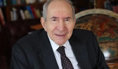Eski CHP Genel Başkanı Altan Öymen 93 yaşında hayatını kaybetti