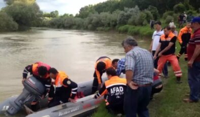 Eskişehir’de nehre giren iki çocuk kayboldu