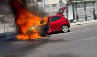 Fatih’te Seyir Halindeki Otomobilde Yangın Çıktı
