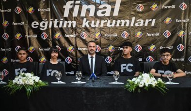Final Eğitim Kurumlarının LGS’de Tam Puan Alan Öğrencilerine Plaket Töreni