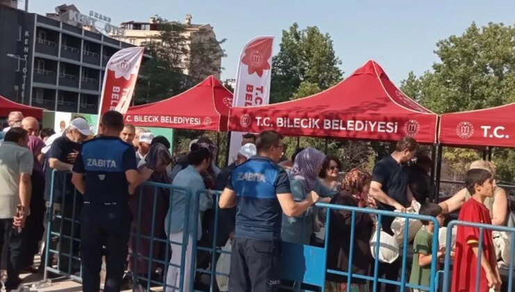 Fiyatlara kızıp bedava dağıttılar, duyan sıraya koştu