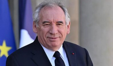 Fransa Başbakanı Bayrou’dan kamu borcunu azaltmak için bazı resmi tatilleri kaldırma önerisi