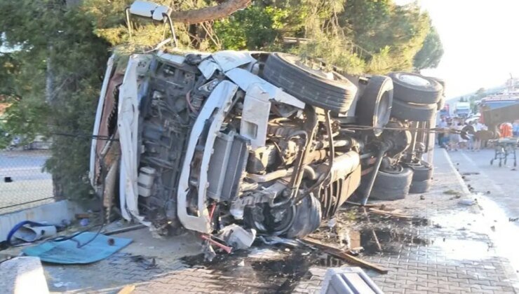 Freni Patlayan Kamyon Trafik Kazasına Neden Oldu: 4 Yaralı