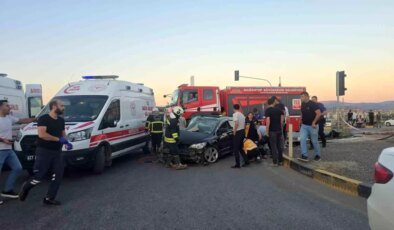 Gaziantep’te Nişanlı Çift Tır ile Çarpıştı, Yaralandı