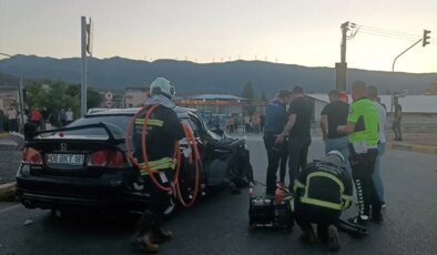 Gaziantep’te Tır-Otomobil Çarpışması: 2 Yaralı