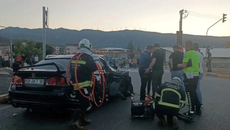 Gaziantep’te Tır-Otomobil Çarpışması: 2 Yaralı