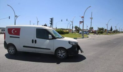 Hatay’da Otomobil ile Hafif Ticari Araç Çarpıştı: 2 Yaralı