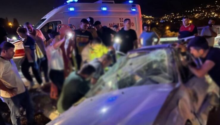 Hatay’da otomobil refüje çarptı: 4 yaralı