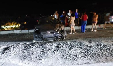 Hatay’da Refüje Çarpan Otomobil Sürücüsü Yaralandı
