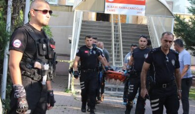 Husumetlisini camide namaz kılarken boğazını keserek öldürdü