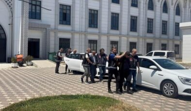 İki yeğenini öldürdü
