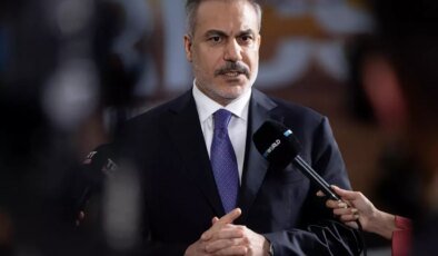 İsrail Suriye’yi vurdu, Bakan Fidan YPG’yi uyardı: Aldığımız duyumlar var, krizi fırsata çevirmeyin