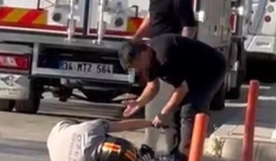 İzmir’de Trafikte Yol Verme Nedeniyle Kavga: Motosiklet Sürücüsü Tekmelendi
