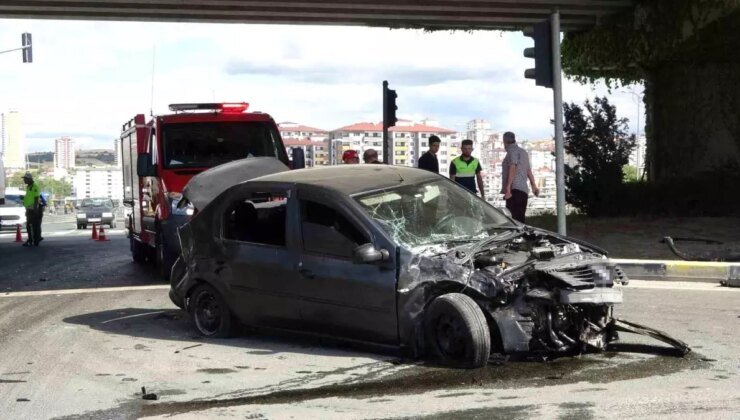 Kastamonu’da Minibüs ve Otomobil Çarpıştı: 4 Yaralı