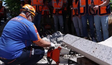 Kayseri’de Deprem Ekiplerine Uygulamalı Eğitim Veriliyor
