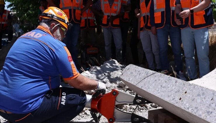Kayseri’de Deprem Ekiplerine Uygulamalı Eğitim Veriliyor