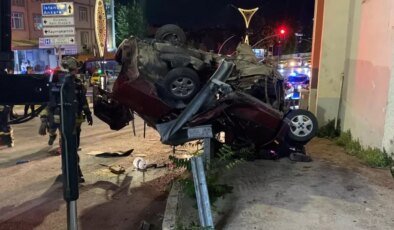 Kocaeli’de otomobil kazası: 2 ölü, 3 yaralı