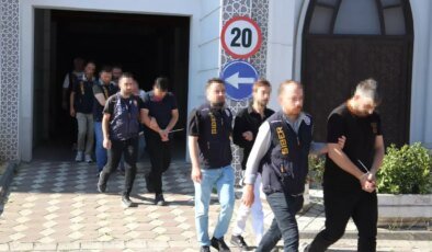 Kocaeli’de Sahte Uygulama ile 1.6 Milyon TL Dolandıran 32 Kişi Yakalandı