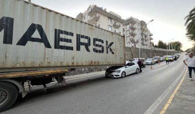 Körfez’de TIR Kazası: Konteyner Otomobilin Üzerine Kaydı